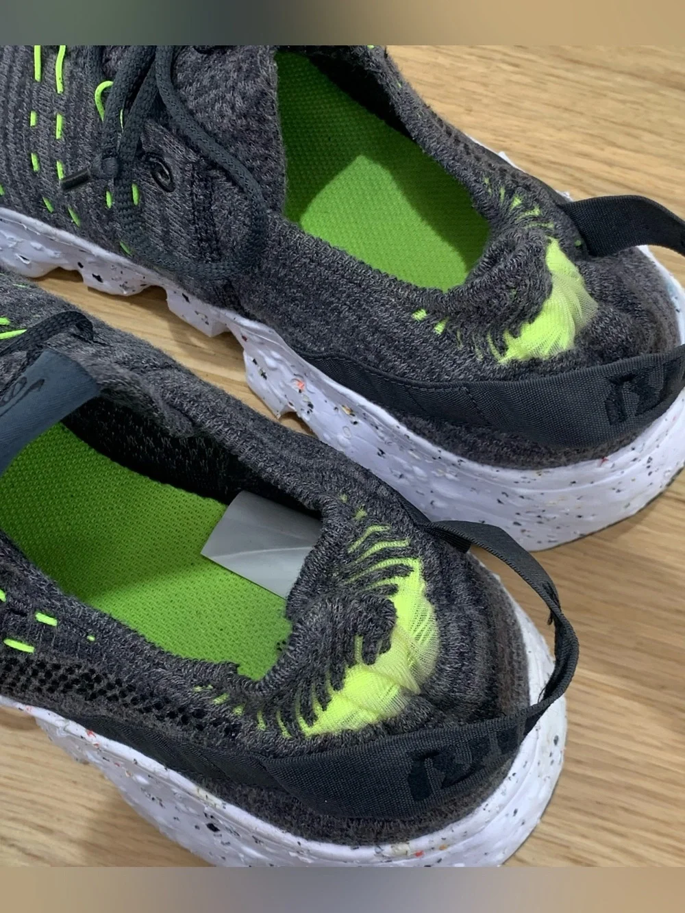 Nike Space Hippie 04 Men’s Size 10.5 Black Volt White Athletic Shoes
